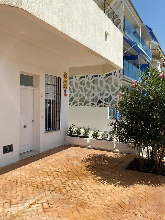 Beachfront Two-Bedroom Apartment In Fuengirola 0*,