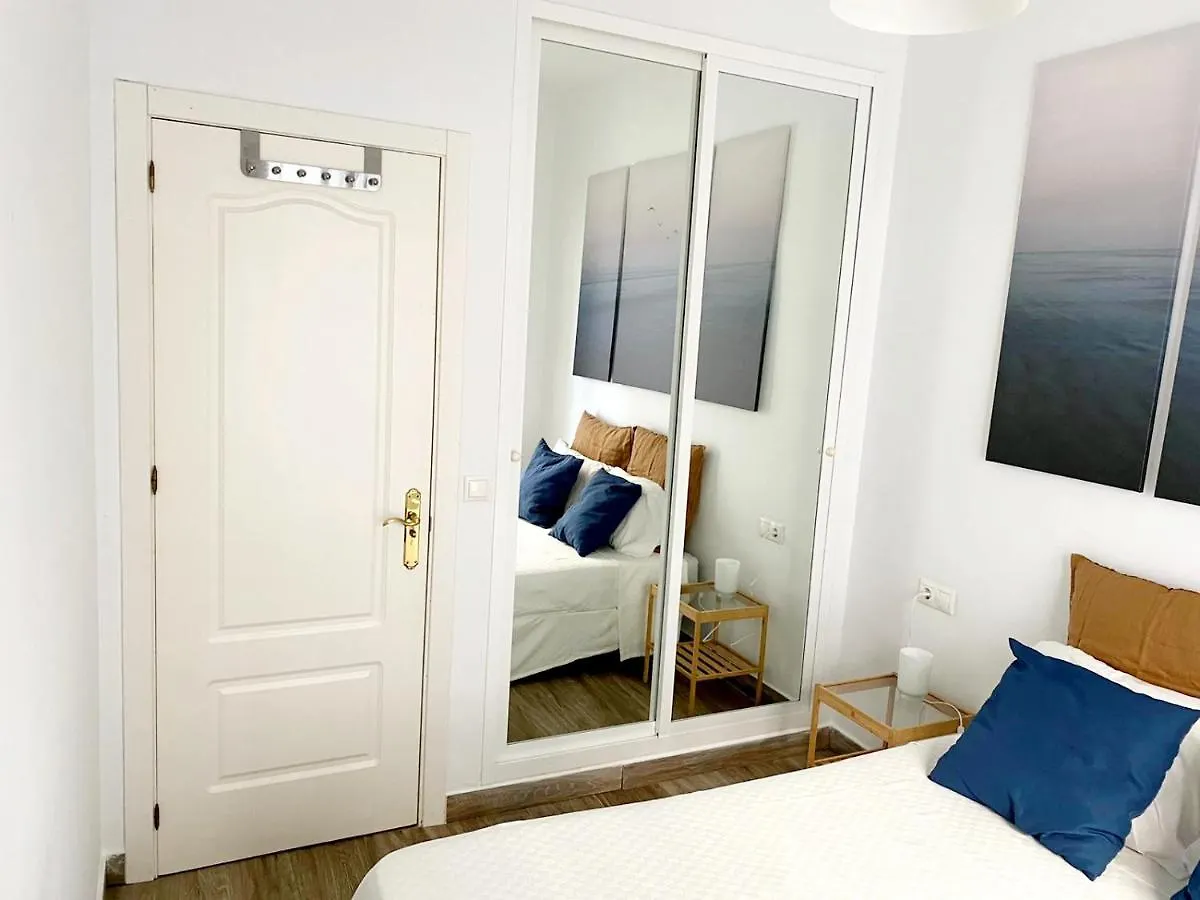 Beachfront Two-Bedroom Apartment In פואנגירולה