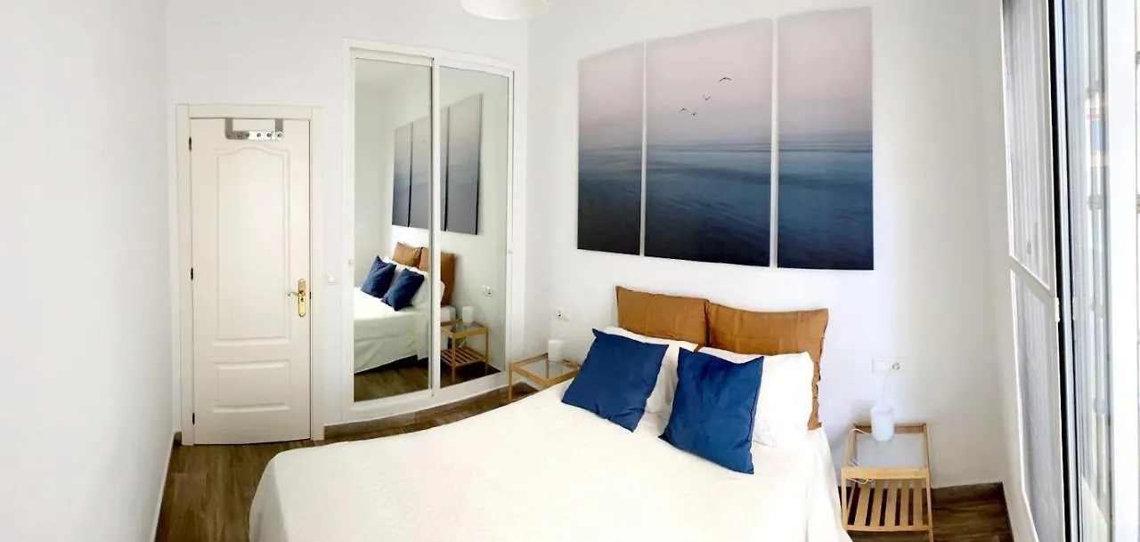 Beachfront Two-Bedroom Apartment In פואנגירולה