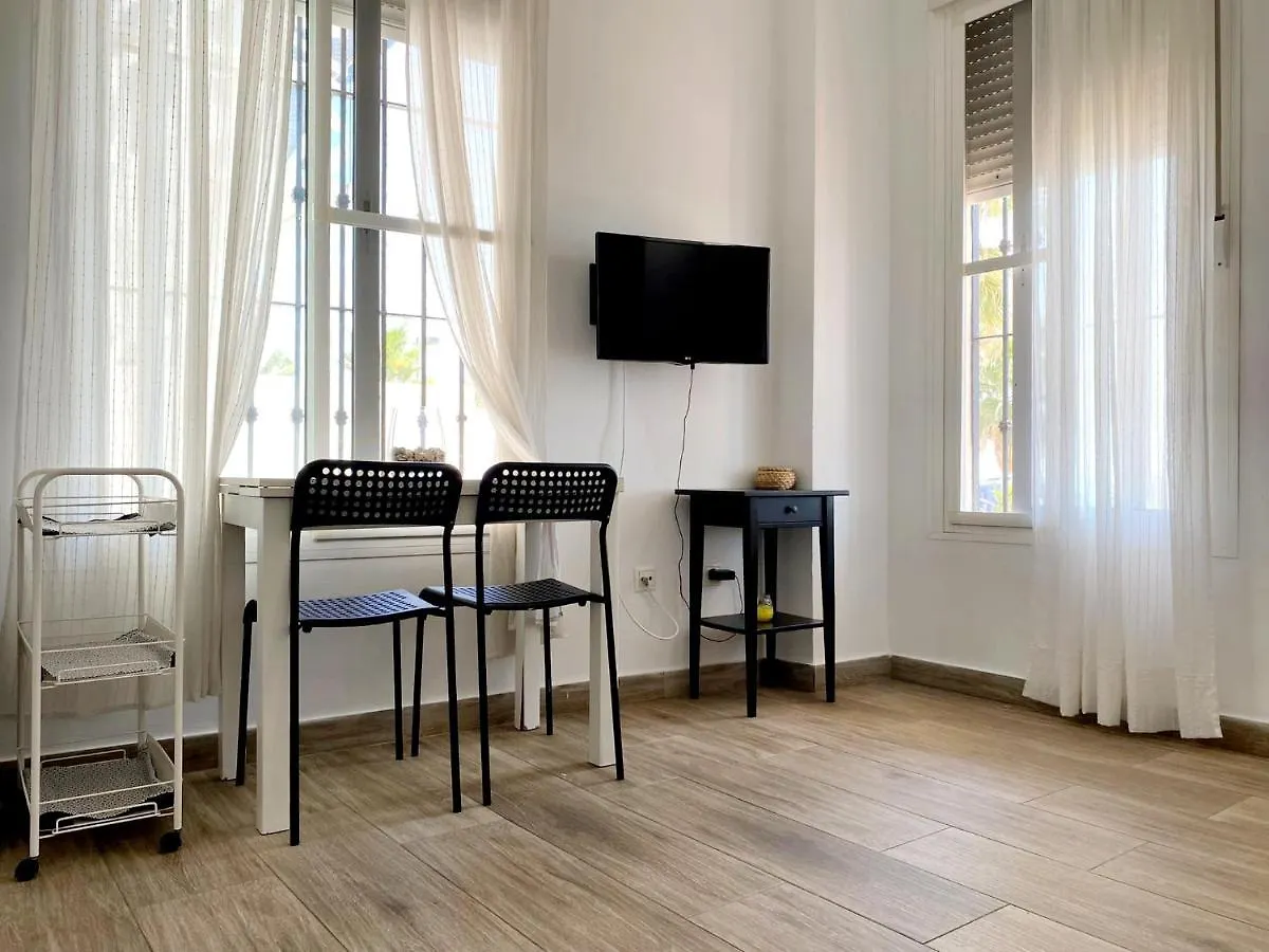 Beachfront Two-Bedroom Apartment In פואנגירולה ספרד
